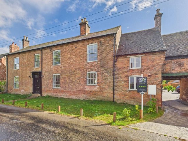 4 bedroom barn style farmhouse on Wood Lane, Norton Juxta Twycross, for sale with Option Estates
